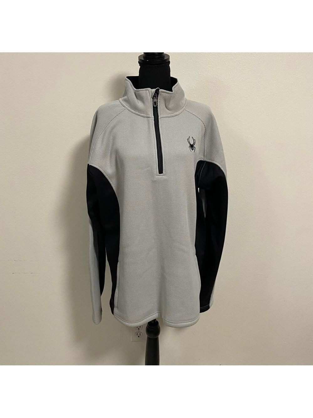 Spyder Sweater Men’s Size XL Gray Black Quarter Zip Pullover Sweater